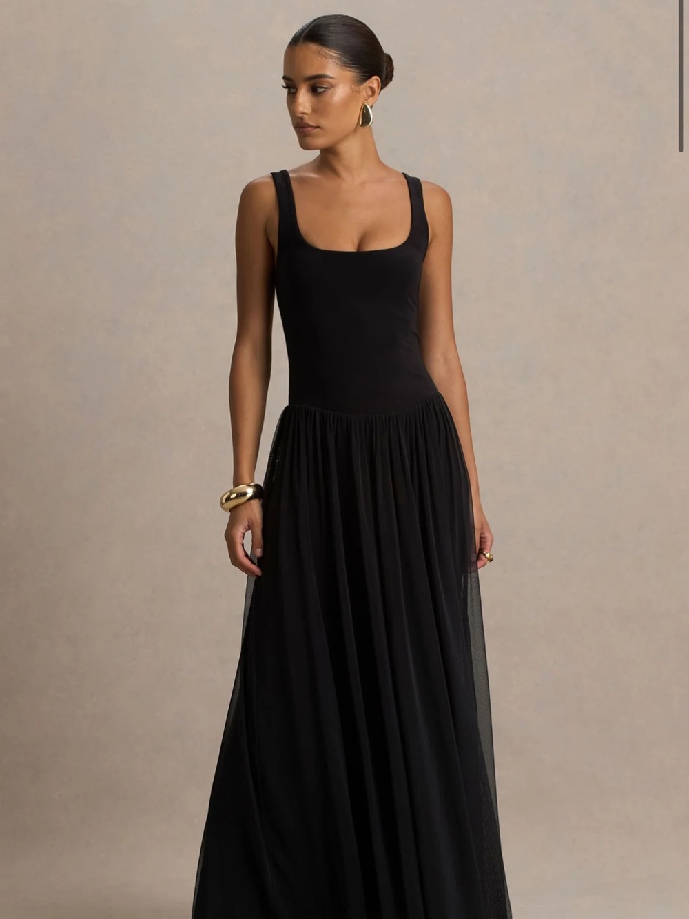 Elegant Black Maxi Dress with Scoop Neck
